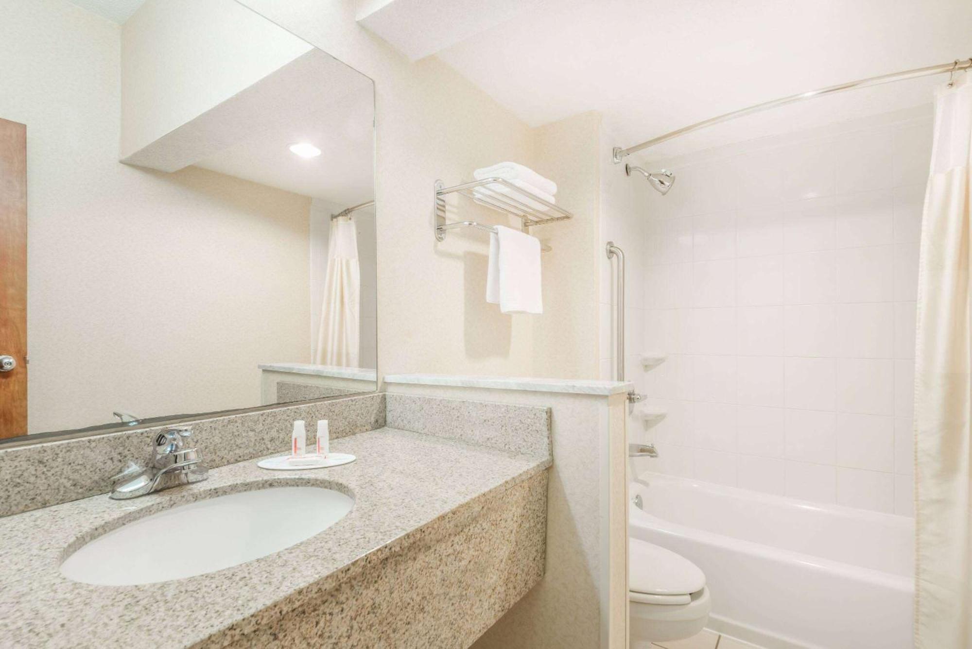 Baymont By Wyndham Greensburg Exterior photo